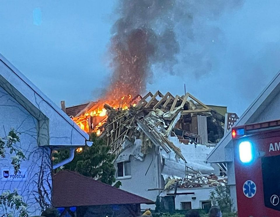 Požiar v obci Biely Kostol po výbuchu