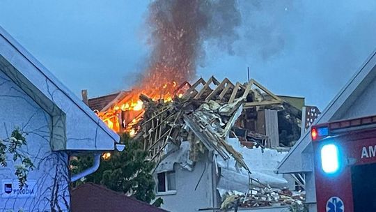 V Bielom Kostole horela po výbuchu bytovka, jeden človek zahynul