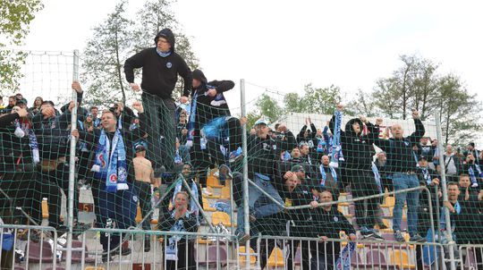 Lietajúci Čakvetadze, eufória v kotle, ťažkoodenci v pozore. Pozrite si majstrovské oslavy Slovana