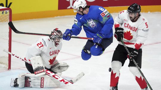 Kanaďania otočili duel s outsiderom, na Slovákov sa naladili piatimi gólmi. Uspeli aj Švajčiari