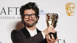 Herec Ben Winshaw získal cenu za najlepší...