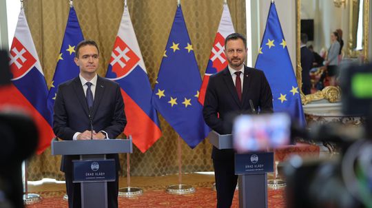 Eduard Heger odovzdal úrad novému predsedovi...