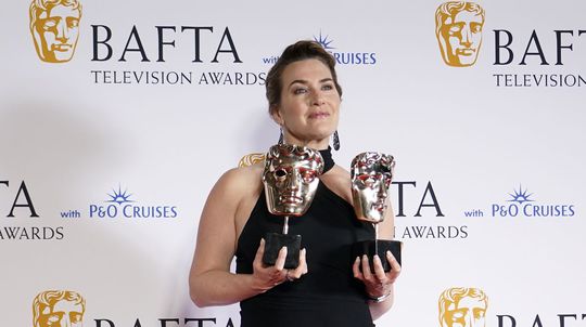 Herečka Kate Winslet s trofejou za výkon v...