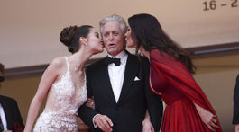 Michael Douglas v sprievode manželky Catherine Zeta-Jonesovej a dcéry Carys Zeta Douglasovej 