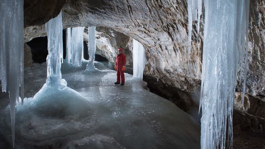 Klimatická zmena poznačila ľadovú výzdobu v jednej zo známych slovenských jaskýň