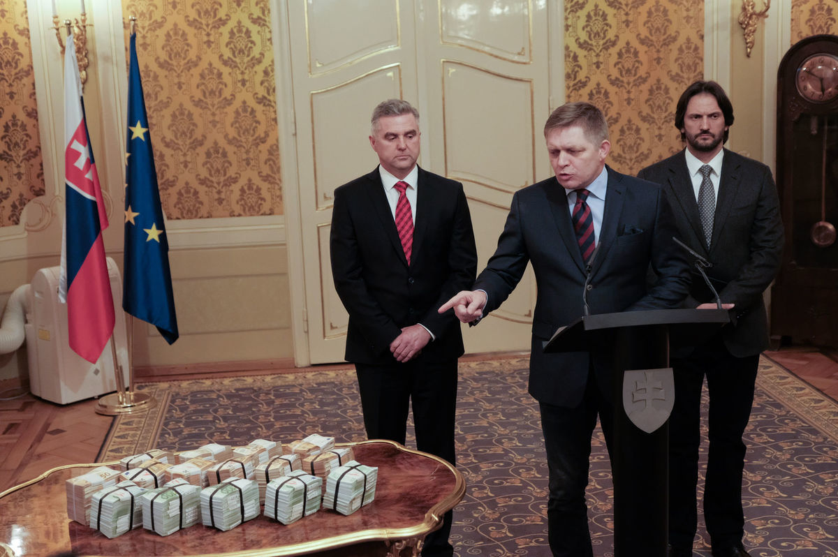 Robert Fico ponúkol krátko po vražde milión...