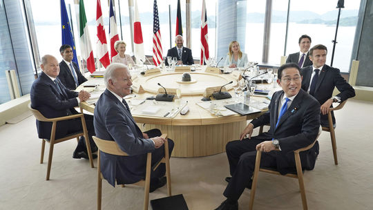 Účastníci summitu G7 v Hirošime si pripomenuli obete zhodenia atómovej bomby