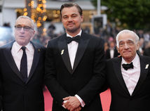 Herec Robert De Niro (vľavo), herec Leonardo DiCaprio a režisér Martin Scorsese.