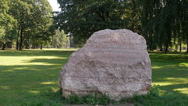 Sad Janka Kríľa, základný kameň