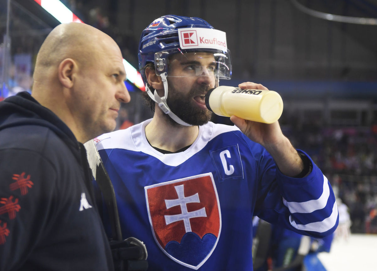 Mário Grman v drese Slovenska.