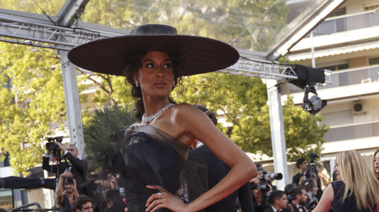 Francúzska topmodelka Cindy Bruna na premiére...