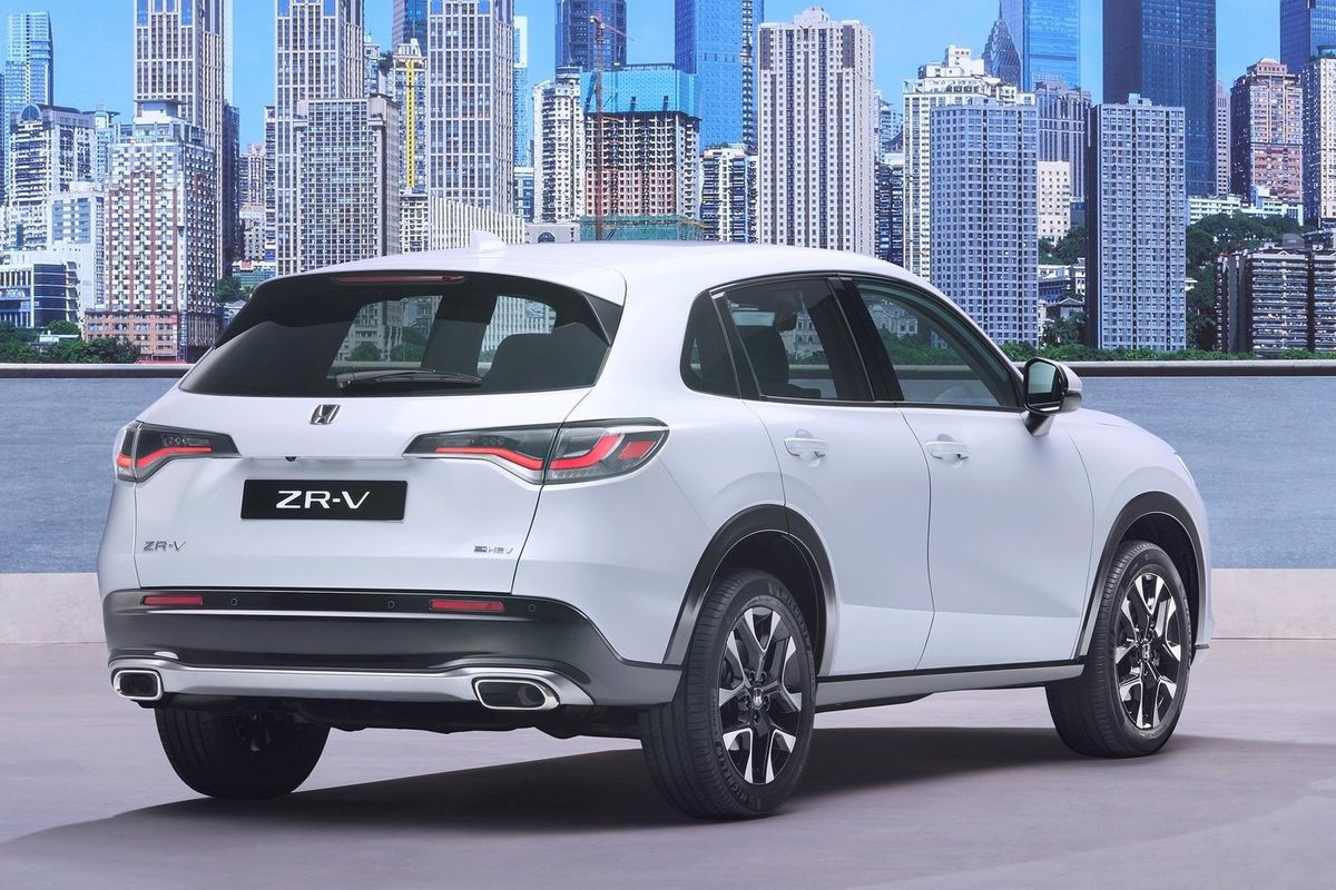 Napriek hybridnej pohonnej sústave sa nové ZR-V...