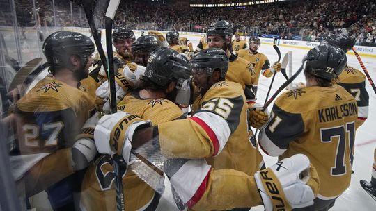 Majster obratov v NHL. Vegas v závere opäť vyrovnalo, je dva zápasy od finále Stanleyho pohára