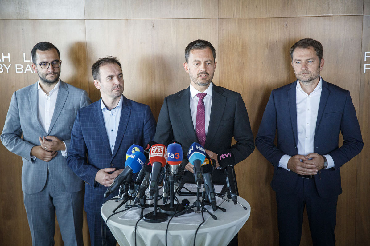 Na snímke zľava Július Jakab, Michal Šipoš,...