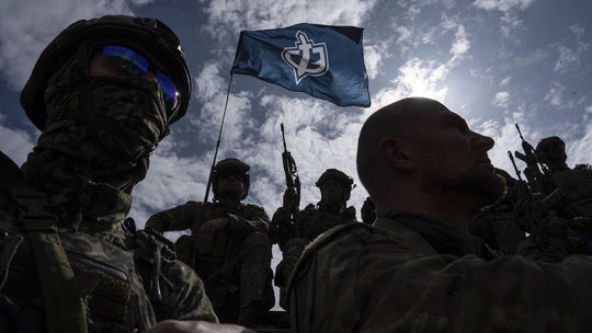 Rusko rieši dilemu: Posilniť vlastnú obranu alebo pozície na Ukrajine