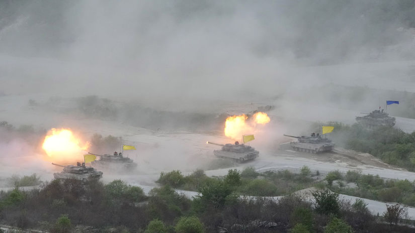 vojenské cvičenie Južnej Kórei a Ameriky, tanky...