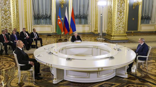 Lídri Arménska a Azerbajdžanu sa dohodli na vzájomnom uznaní svojich hraníc