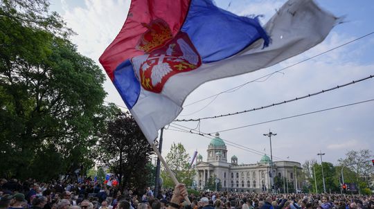 Medzi Srbmi a Kosovčanmi to vrie. Vučić uviedol armádu do bojovej pohotovosti