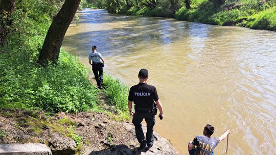 Nezvestné dievčatko zo Stropkova, ktoré spadlo do rieky, našli bez známok života