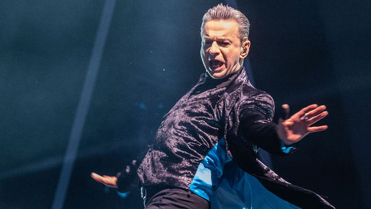 Spevák David Gahan.