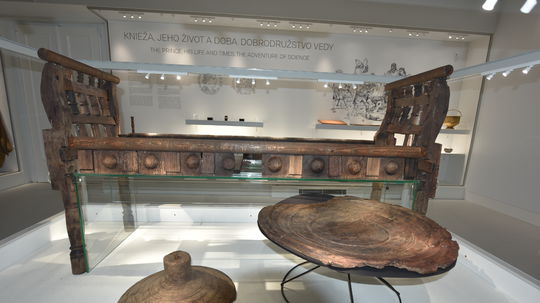 Pohrebné lôžko kniežaťa.