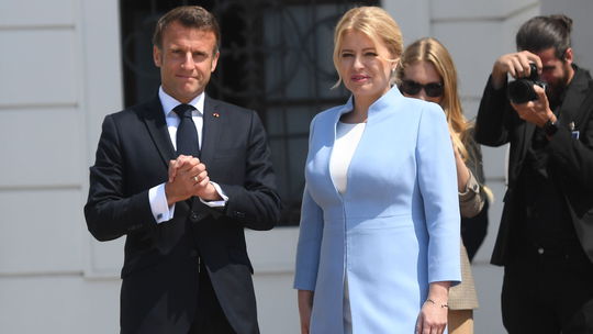 Čaputová privítala na Slovensku francúzskeho prezidenta Macrona