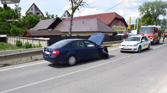 Nehoda v obci Sverepec. Vodička (53) Škody...