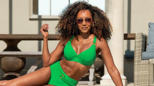 Ex-spajska Mel B sa vyzliekla v reklame, ale väčší šok vyvolá... aha, veď do plaviek šla aj jej mama
