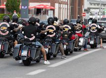 Bratislavu obsadili Hells Angels. Ako sa v jej uliciach kontroverzní motorkári správali?
