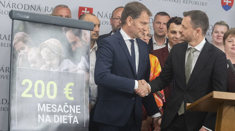 Na snímke v popredí vpravo premiér SR Eduard...