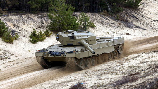 Ozbrojené sily SR si prevzali tretí tank Leopard 2A4 od Nemecka