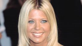 Bola snom mužov a ideálom žien, potom prišiel pád na dno: Krásnu blondínku potrápil alkohol aj drogy, takto dnes vyzerá slávna Vicky z Prcičiek