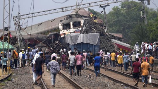 India minula miliardy na modernizáciu vlakov, bezpečnosť pokrivkáva