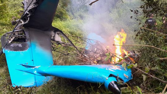 Pri obci Kotešová v okrese Bytča spadlo malé lietadlo. Pilot zahynul