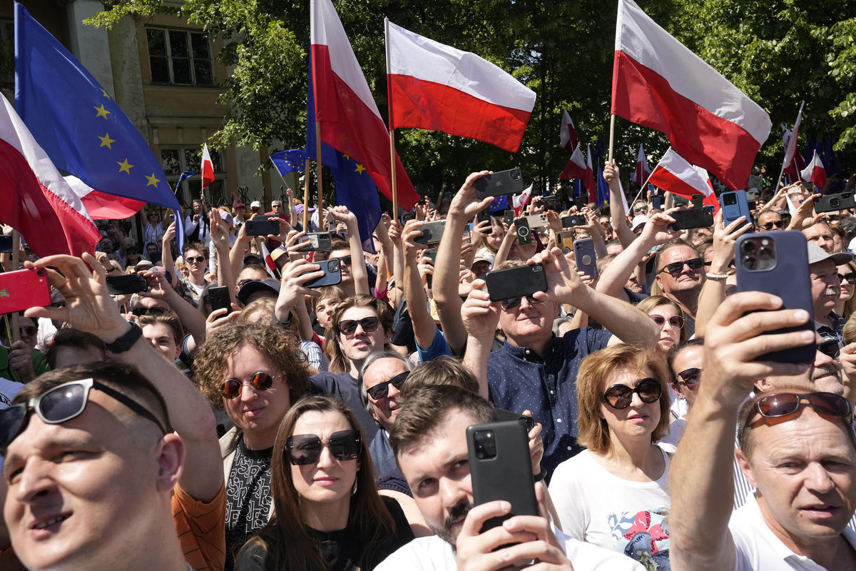 Na zdjęciu uczestnicy marszu antyrządowego...