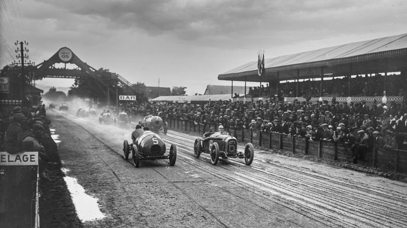 Preteky formuly 1 sa na okruhu Reims-Gueux v...
