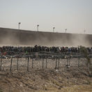 Migranti / Hraničný priechod /