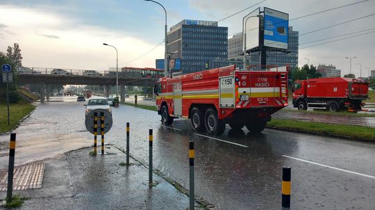 Zaplavená cesta na Ružinovskej ulici v...