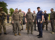 ONLINE: Ukrajinci útočia tankami v Záporoží, tvrdia Rusi. Zelenskyj navštívil zaplavený a ostreľovaný Cherson