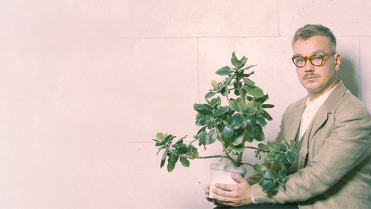 Nie je to vždy hrdinova chyba, že je outsider,...