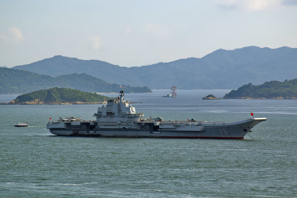 Čínska lietadlová loď Liaoning.