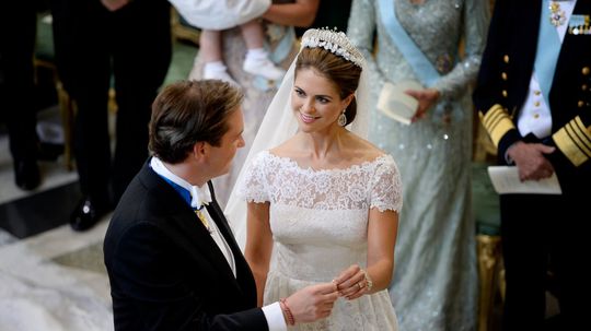 Pred desiatimi rokmi zažilo Švédsko kráľovskú svadbu snov! Princezná Madeleine sa vydávala v šatách od Valentina, bola nádherná 