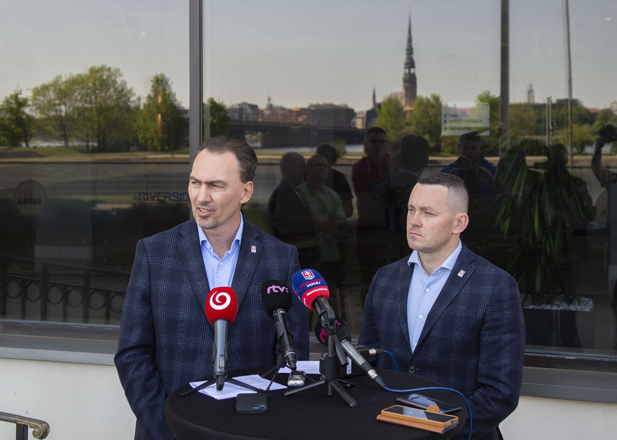 Prezident hokejového zväzu Miroslav Šatan a...