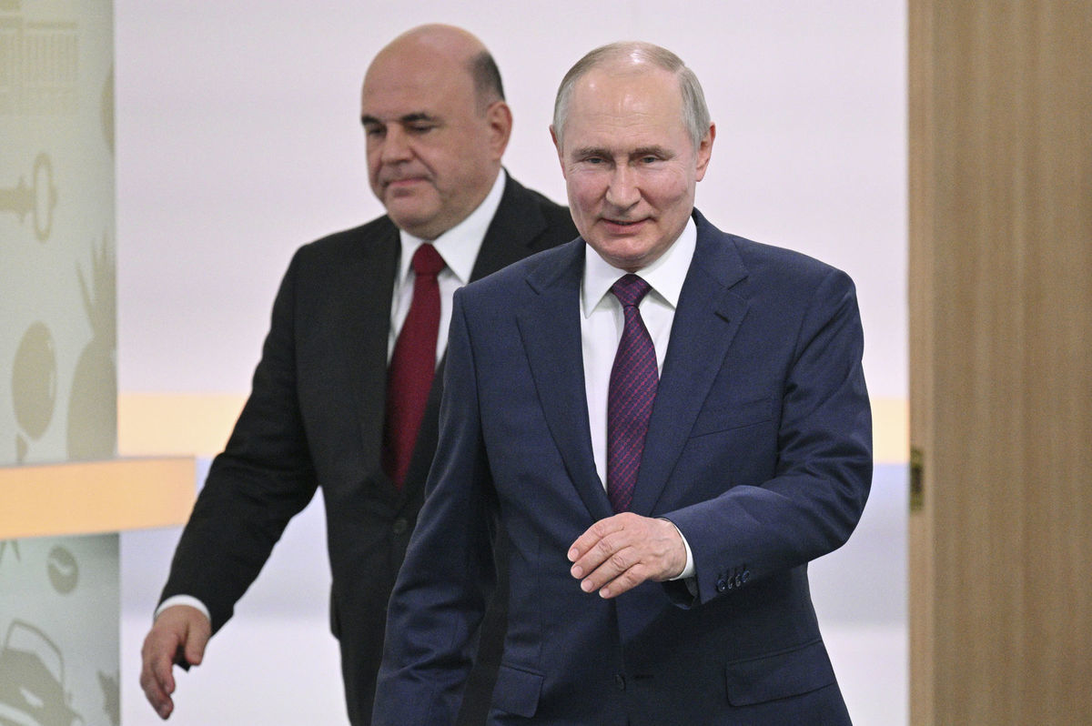 Ruský prezident Vladimir Putin a ruský premiér...