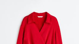 Červené šaty H&M, predávajú sa za 29,95 eura. 