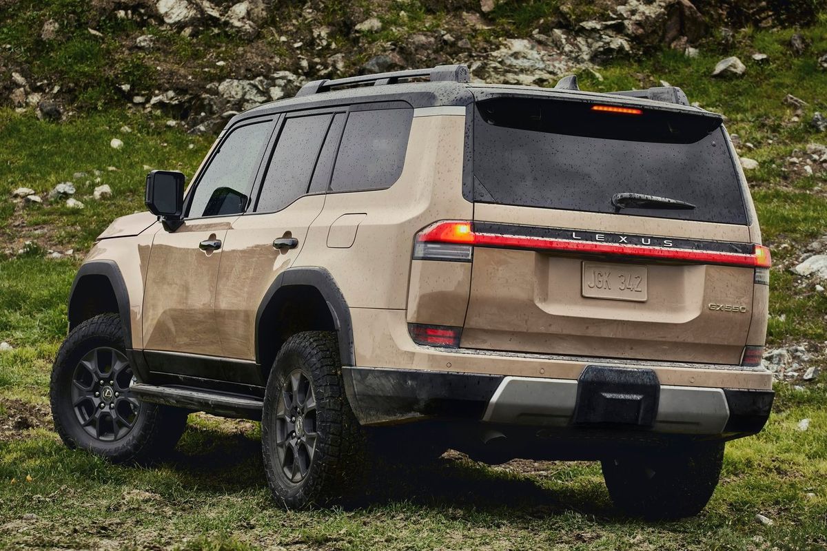Nový Lexus GX je o 70 mm dlhší a o 95 mm širší....