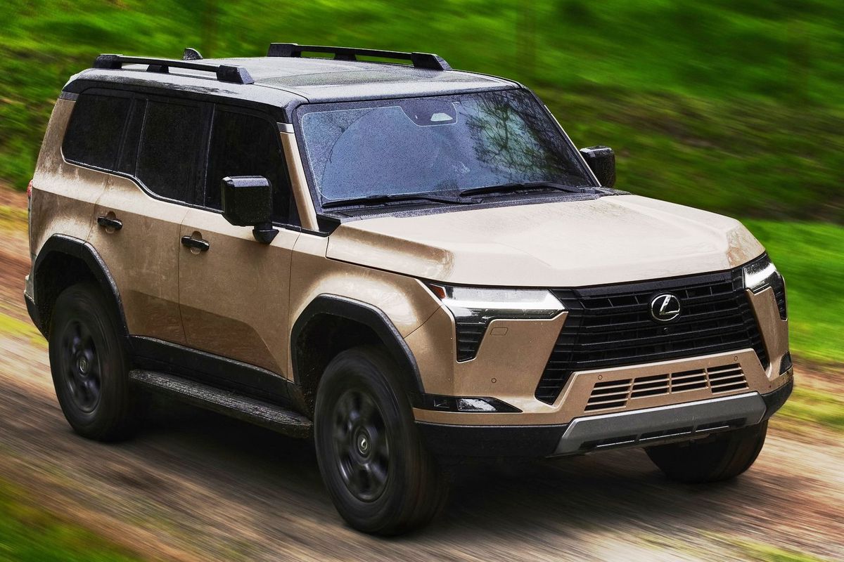 Lexus GX má až šokujúco hranaté tvary....