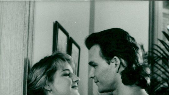 Huntová s Patrickom Swayzem vo filme Johna...