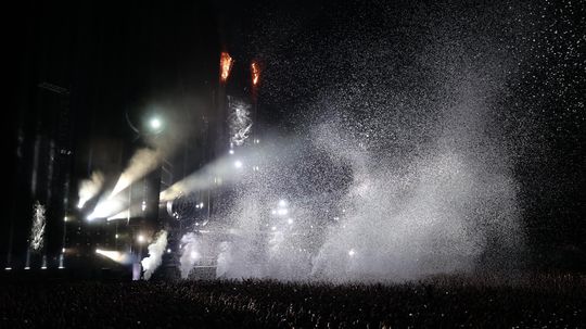 Koncert Rammstein na trenčianskom letisku.