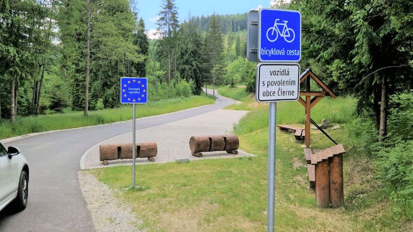 Cyklotrasa v pohraničí, po ktorej sa premávajú...